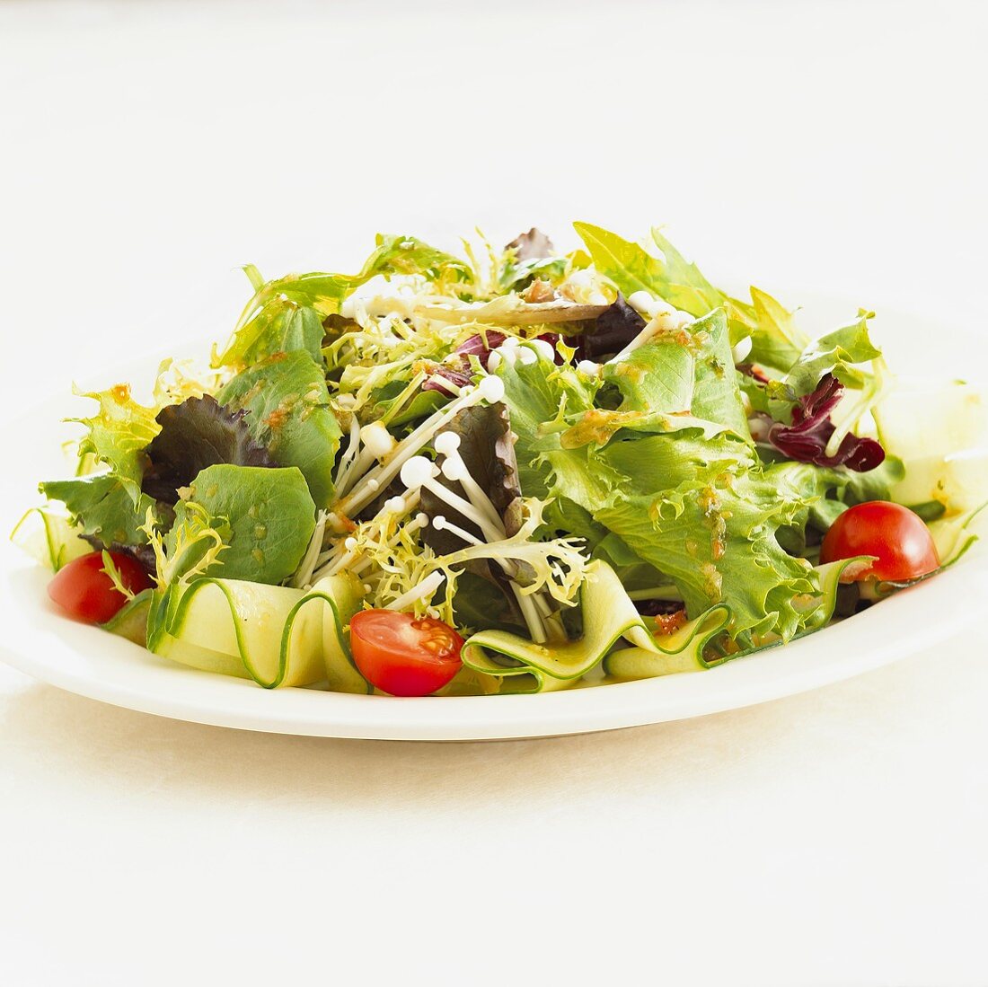 Mixed salad with enokitake mushrooms