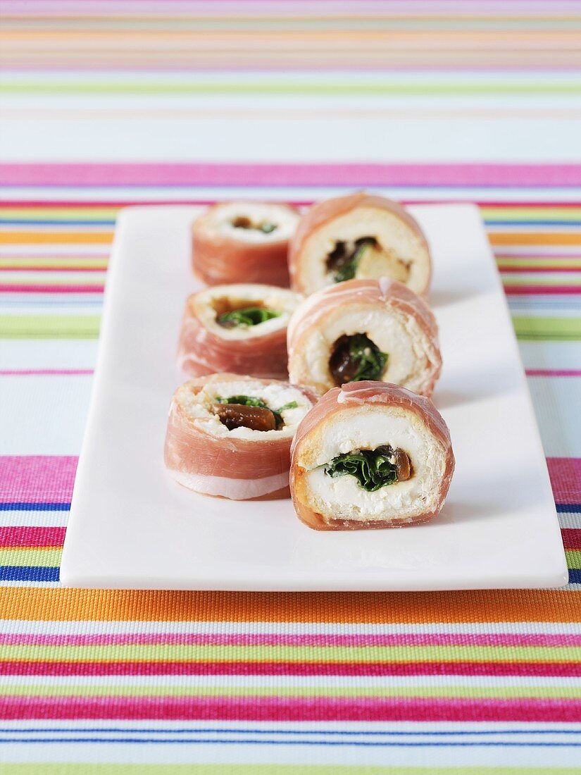 Ham-wrapped fresh goat's cheese with fig, Sushi style