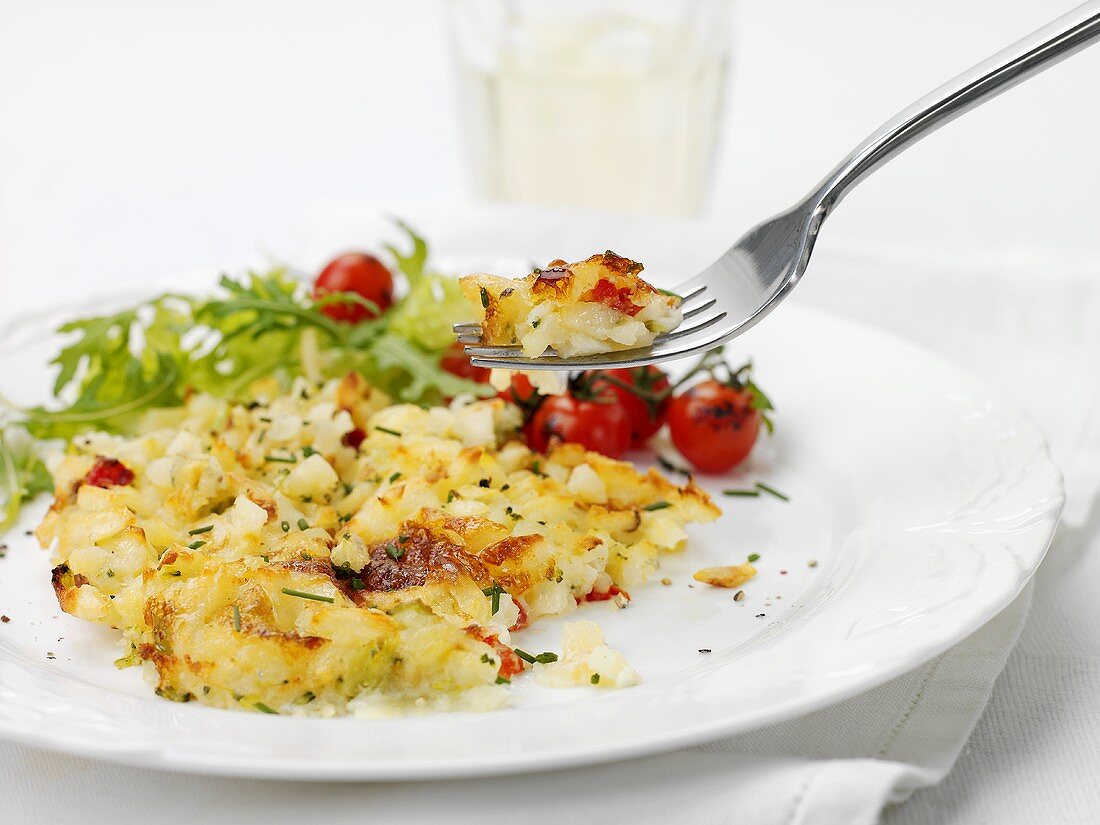 Kartoffel-Gemüse-Pfanne mit gebratenen Tomaten