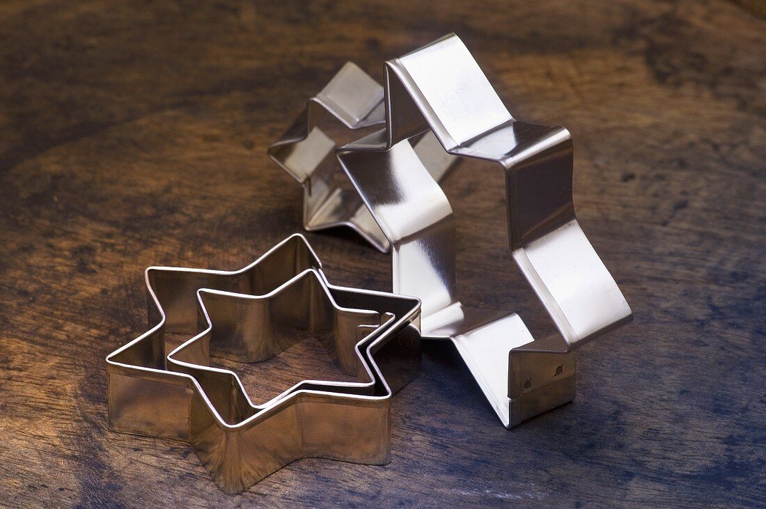 Star-shaped biscuit cutters