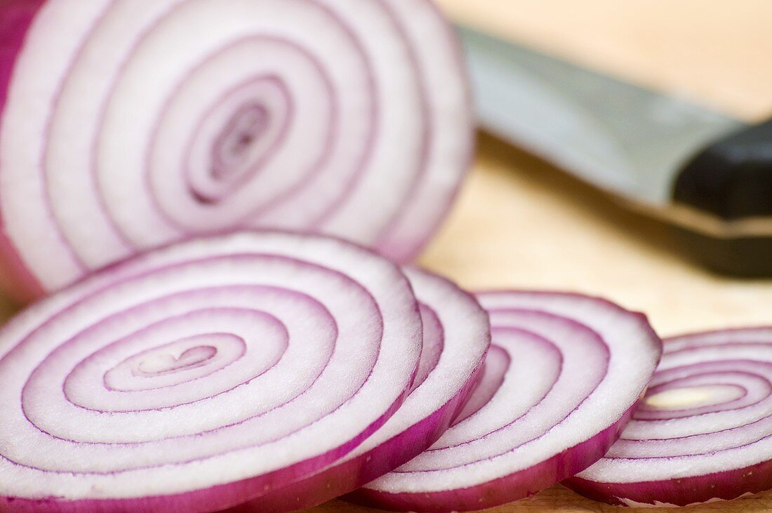 Red onion rings (close up)
