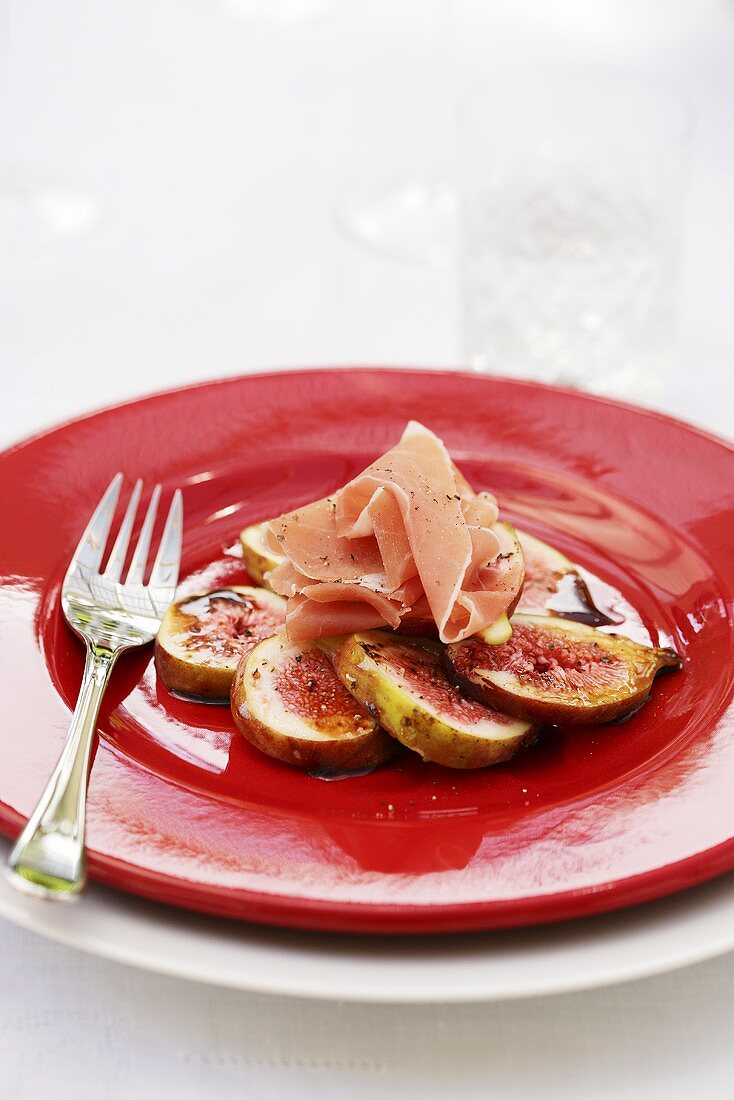 Grilled figs with ham