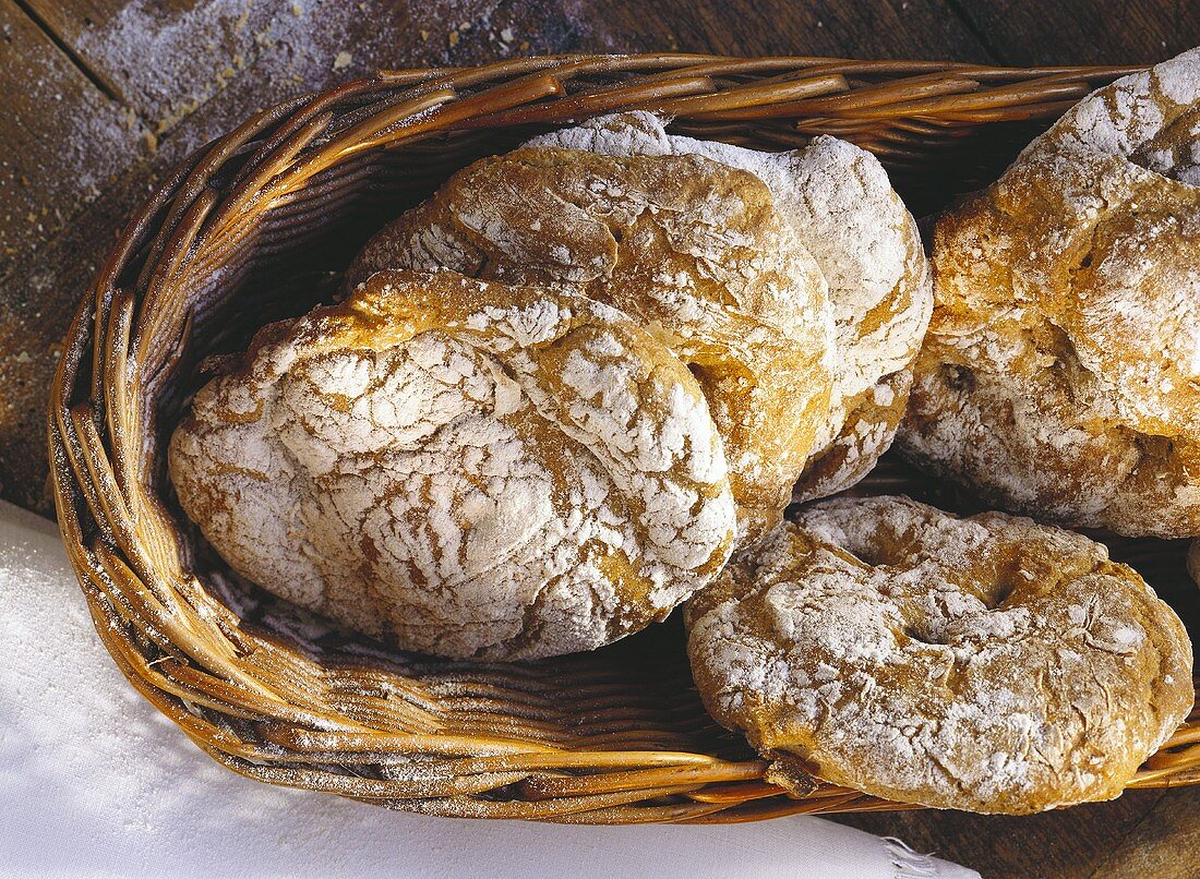 Vinschgau flatbread in small basket