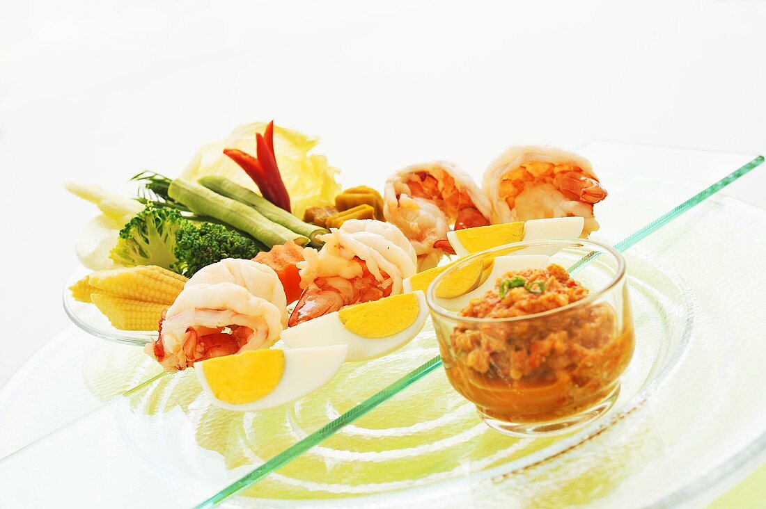 Spicy chilli dip, prawns and raw vegetables