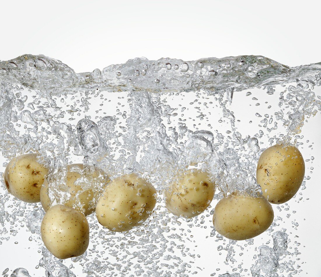Kartoffeln in kochendem Wasser