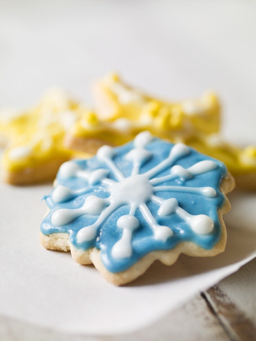 Blaue Schneeflocken-Plätzchen