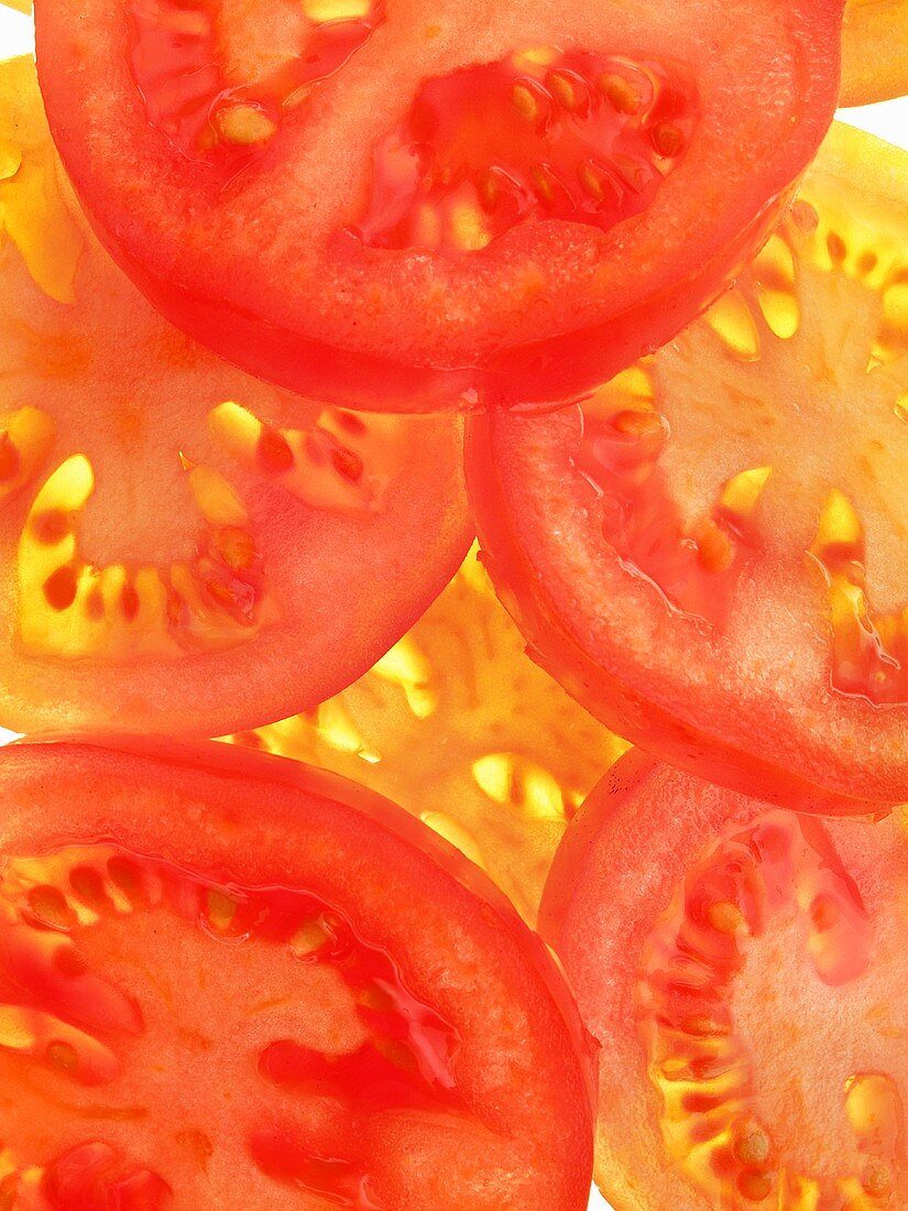 Mehrere Tomatenscheiben (bildfüllend)