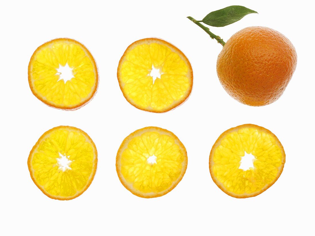 A whole mandarin and mandarin slices