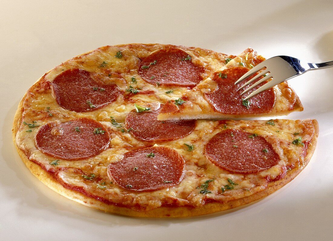 Pizza al salame (Salamipizza), Kampanien, Italien