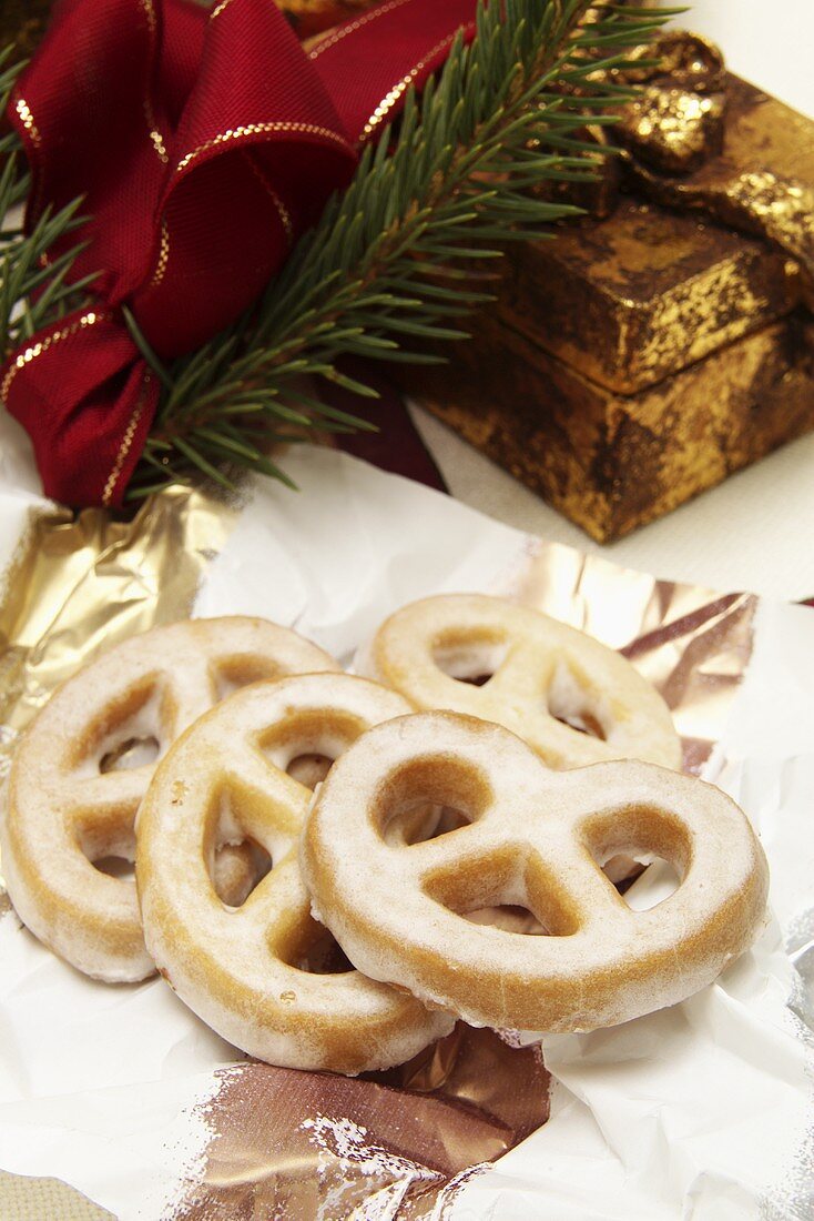 Pretzel-shaped Christmas biscuits