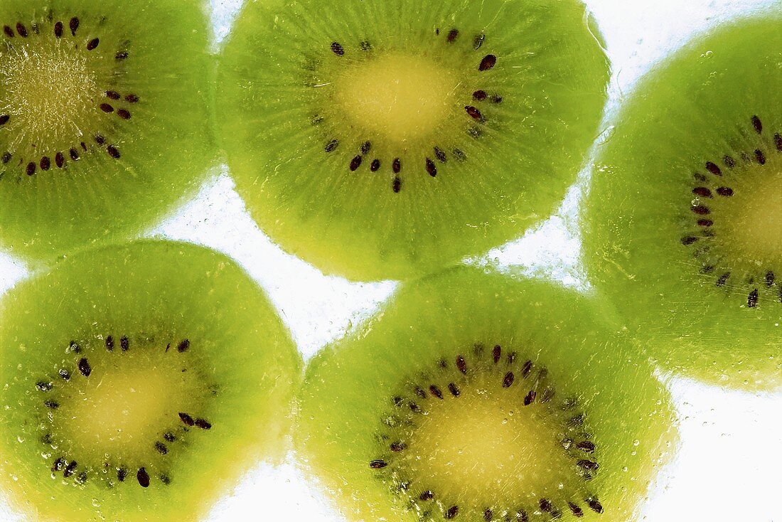Frozen kiwi fruit slices