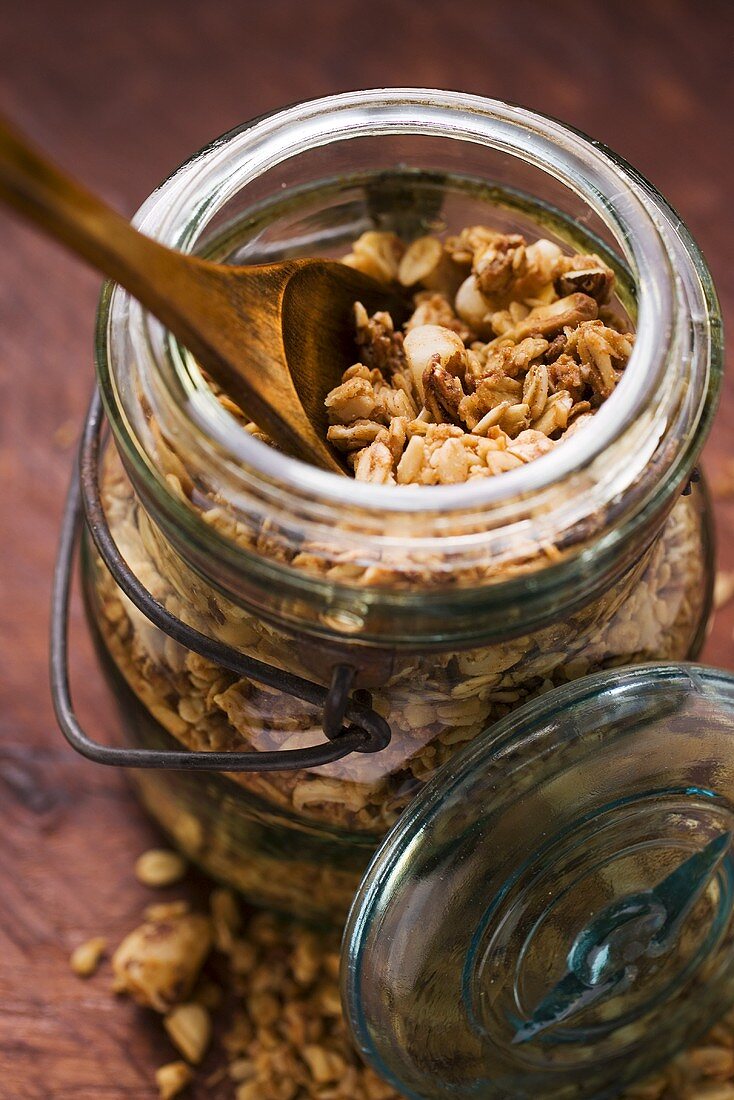 Knusper-Müsli in einem Glas