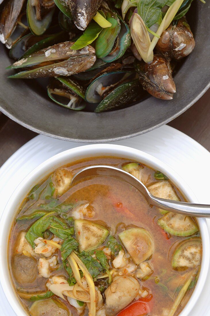 Mussels with lemon grass and vegetable stock