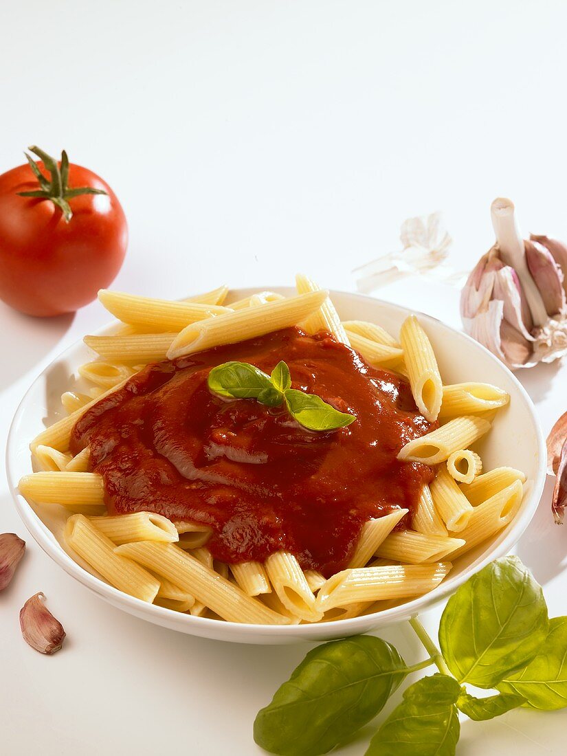 Penne al pomodoro (Nudeln mit Tomatensauce, Italien)