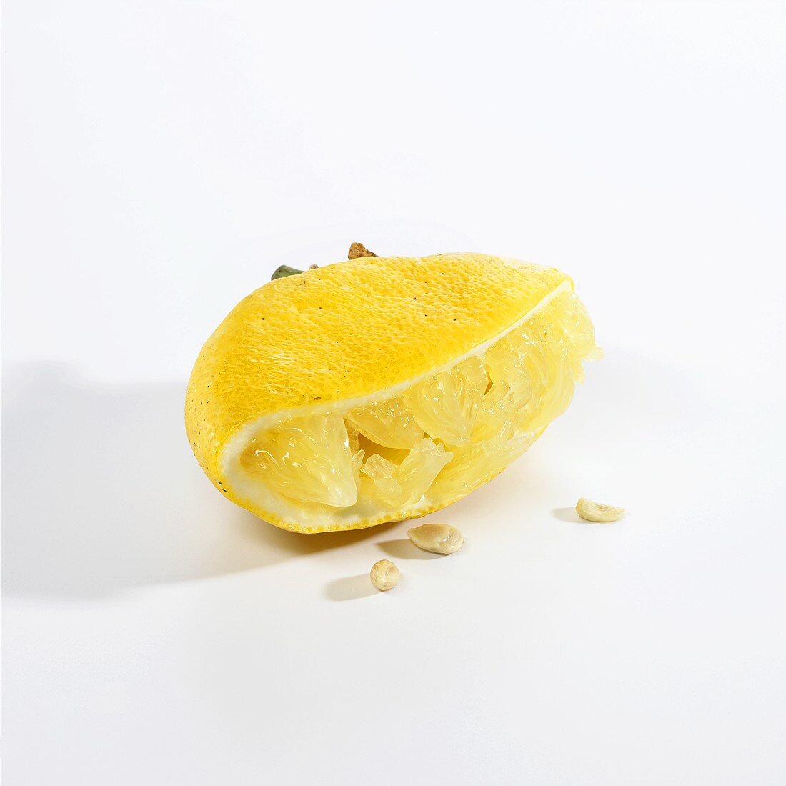 Eine ausgepresste Zitronenhälfte