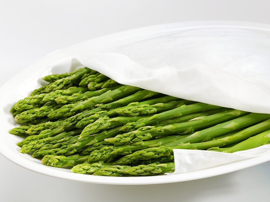 Cooked green asparagus on a platter