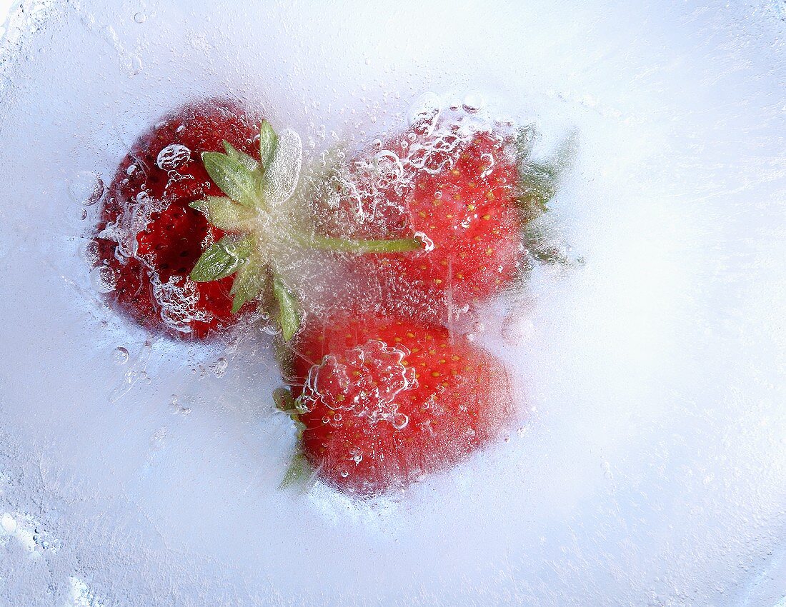 Erdbeeren in Eis