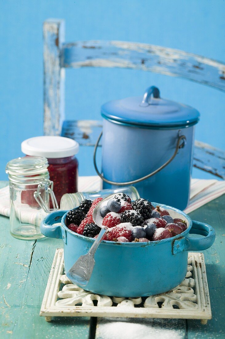 Gemischte Beeren mit Zucker für Marmelade