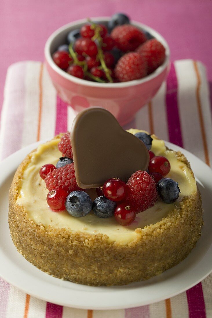 Mini-Käsekuchen mit gemischten Beeren