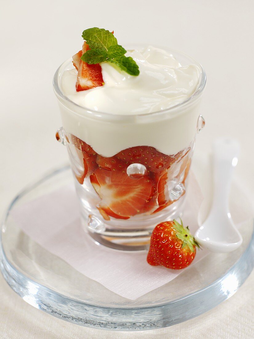 Layered strawberry and yoghurt dessert