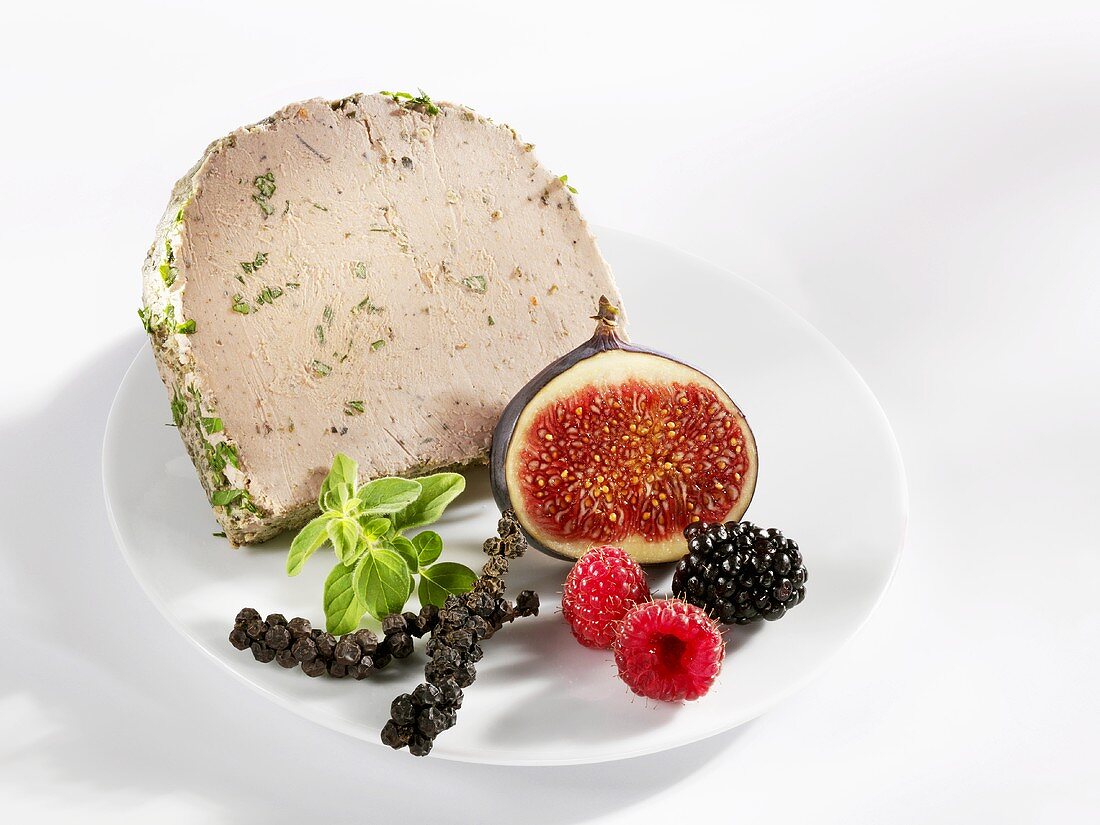 Pork liver pâté with fresh fruit