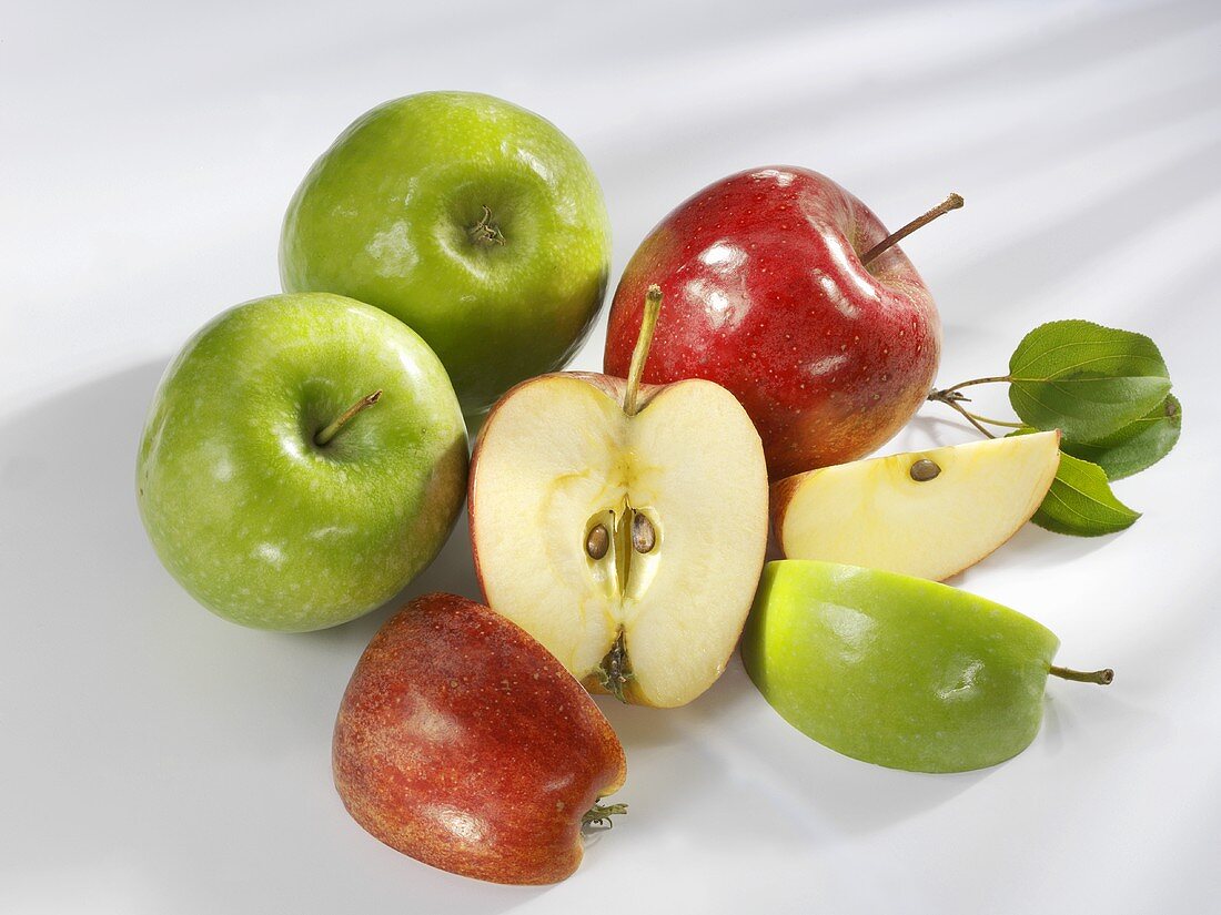 'Granny Smith' and 'Royal Gala' apples