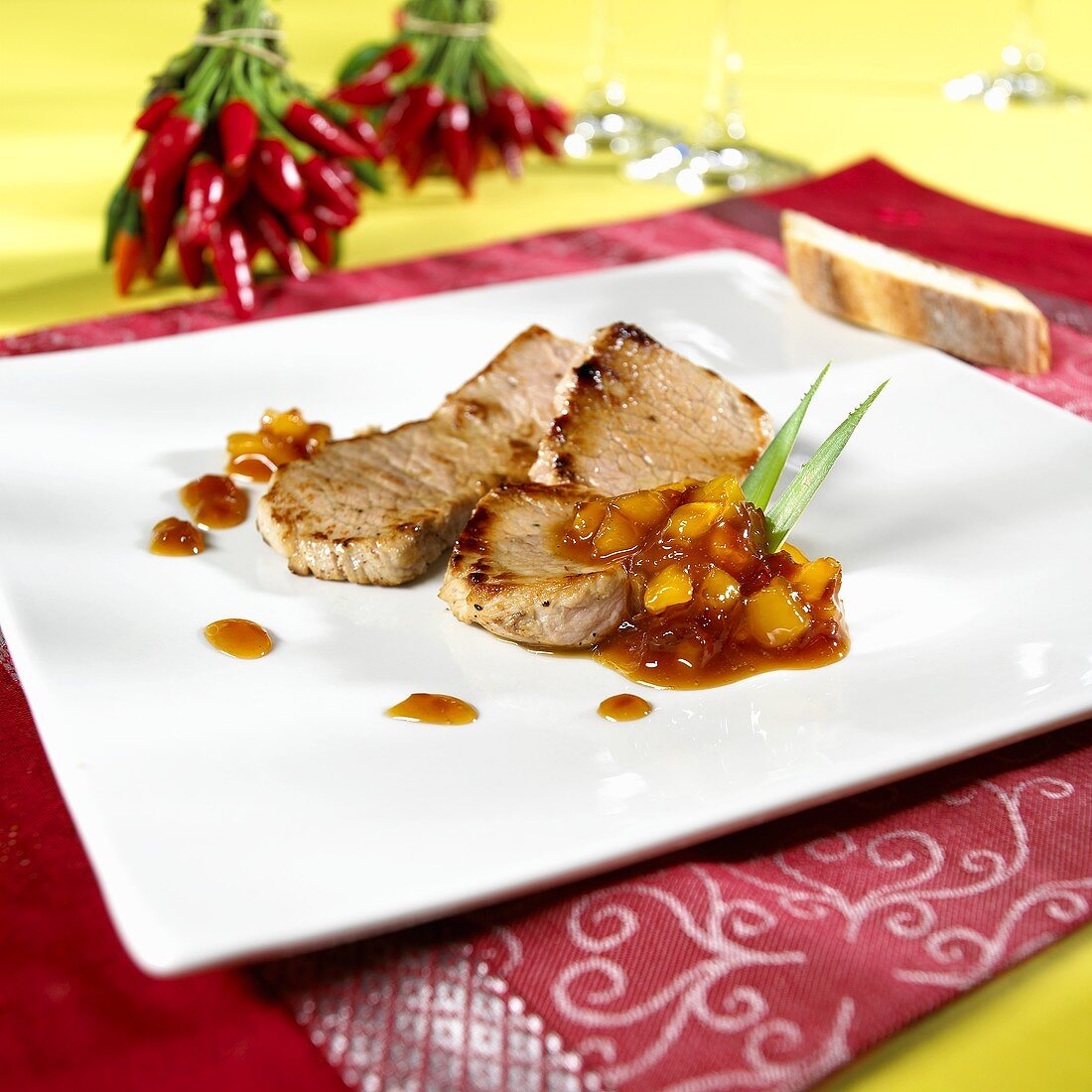 Veal escalopes with fruity sauce