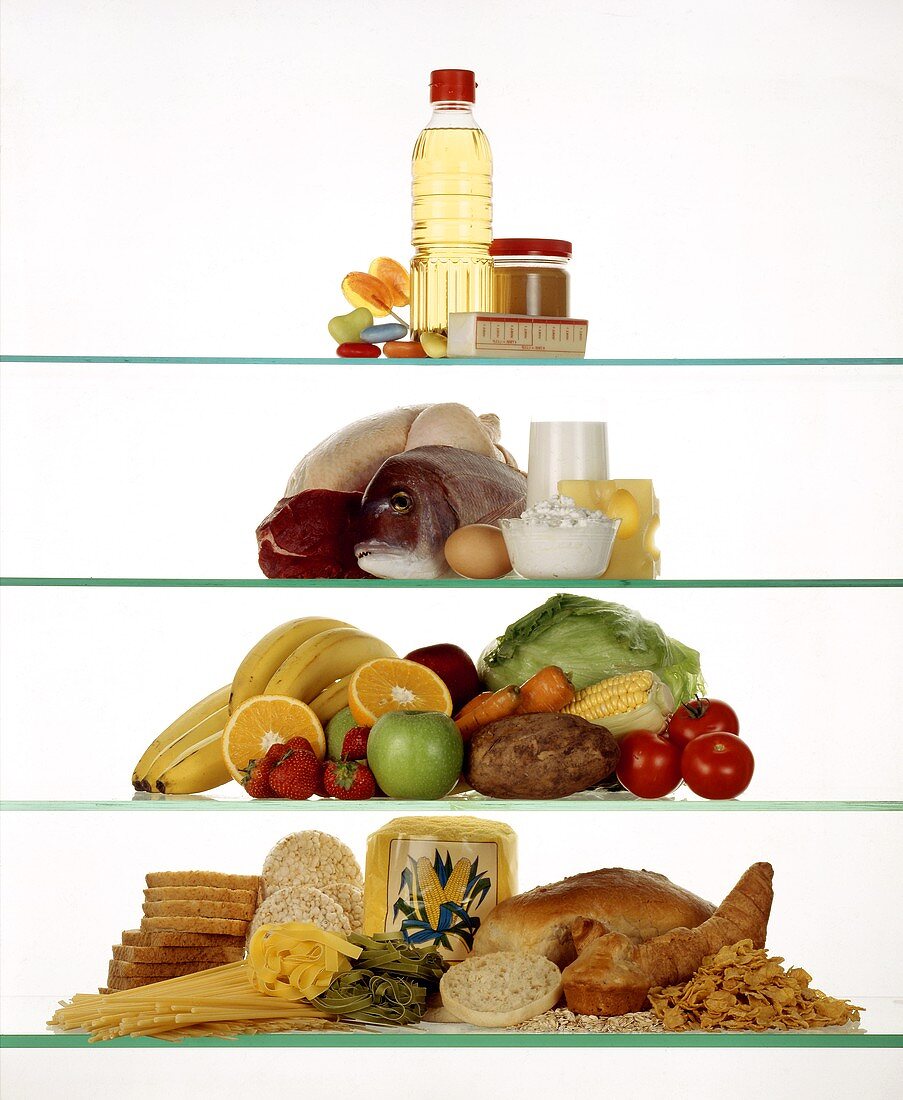 Food pyramid; fats; fish; vegetables; pasta