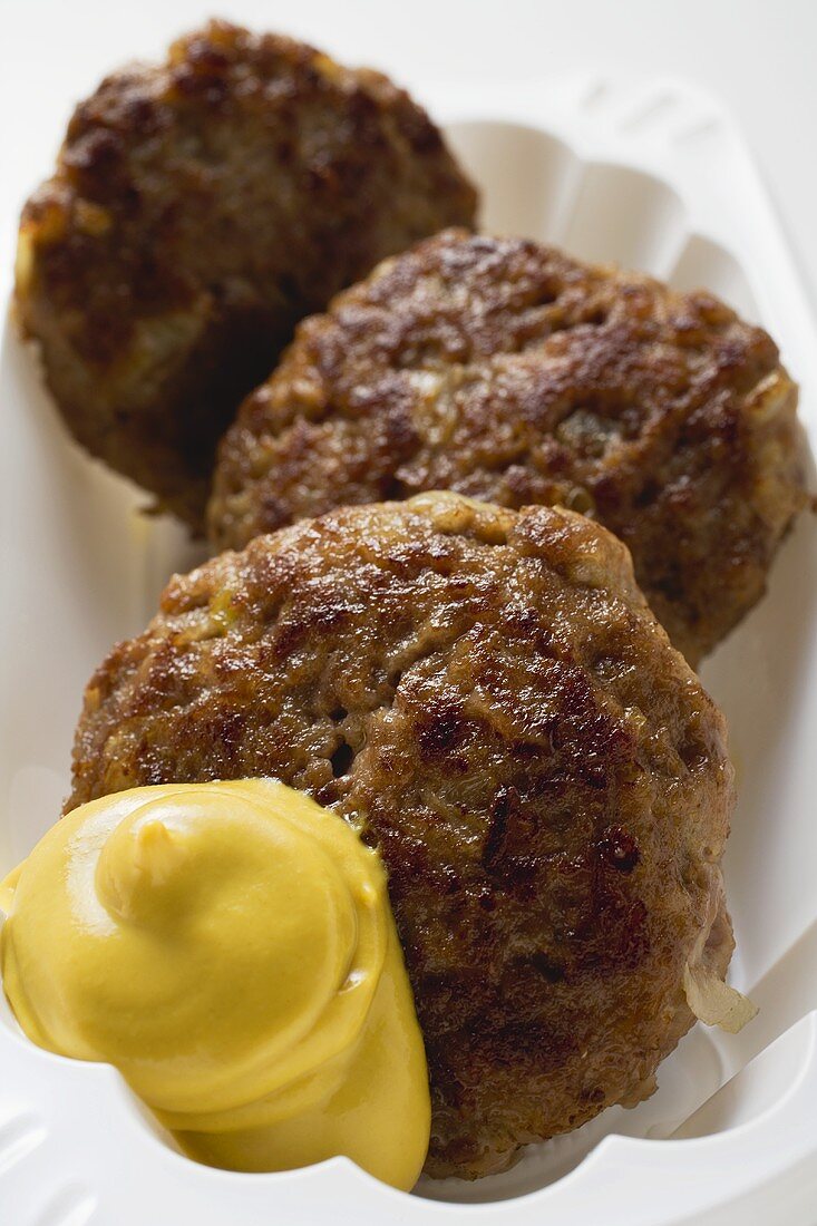 Burgers with mustard