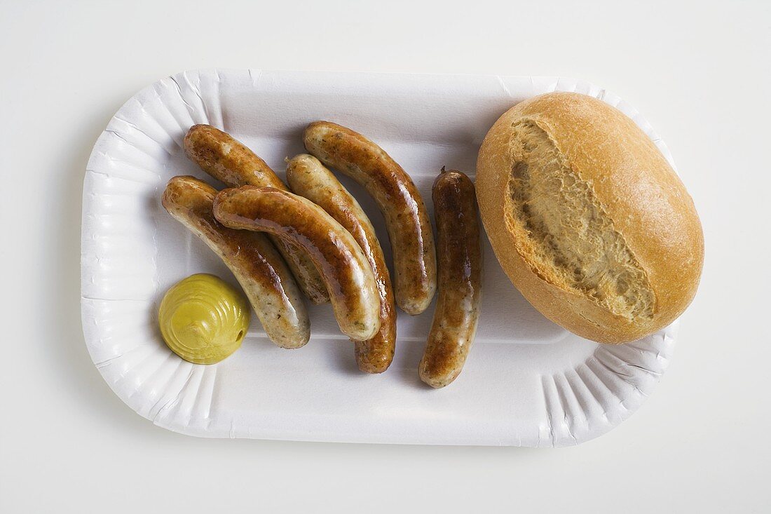 Mini-Bratwürstchen mit Senf und Semmel