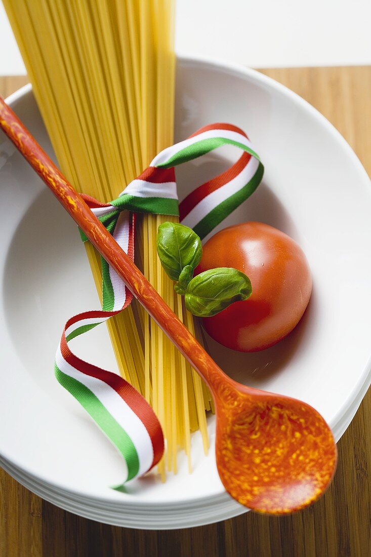 Spaghetti, Tomate & Basilikum