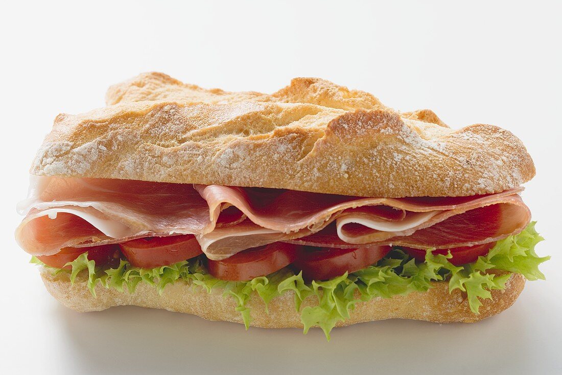 Sub-Sandwich mit rohem Schinken