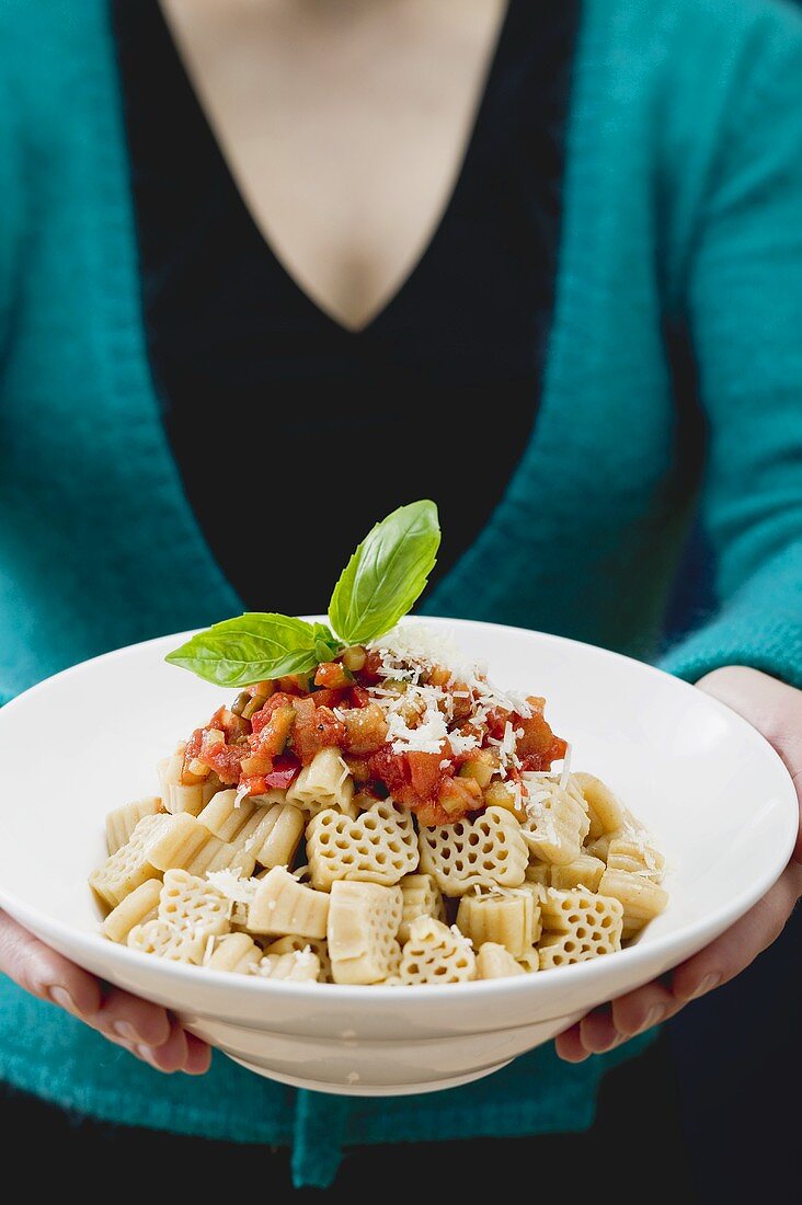 Nudeln mit Tomaten-Gemüse-Sauce