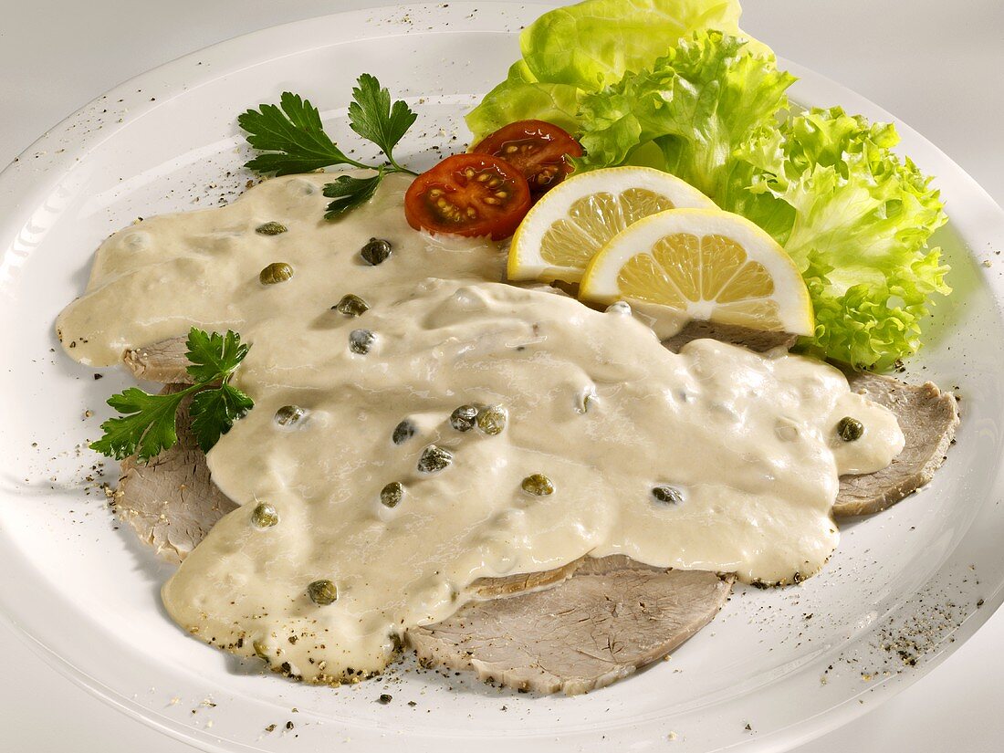 Vitello tonnato (Kalbfleisch mit Thunfisch-Kapern-Sauce)