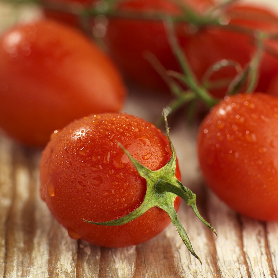 Plum tomatoes with drops of water