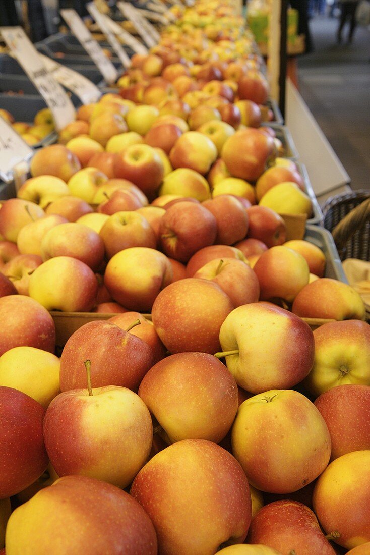 Apples on a market stall