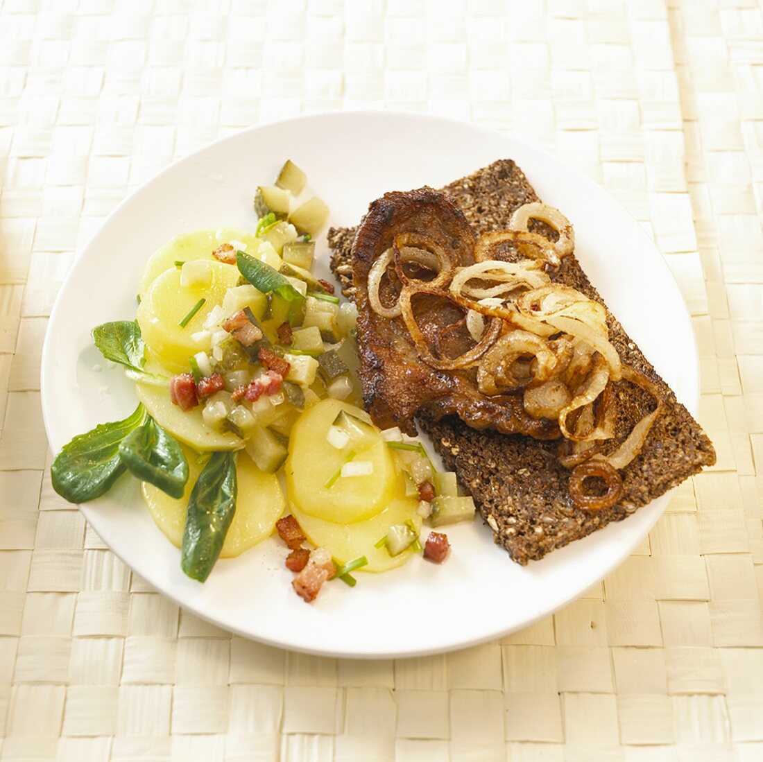 Thüringer Rostbrätel (pork & onions), potato & cucumber salad