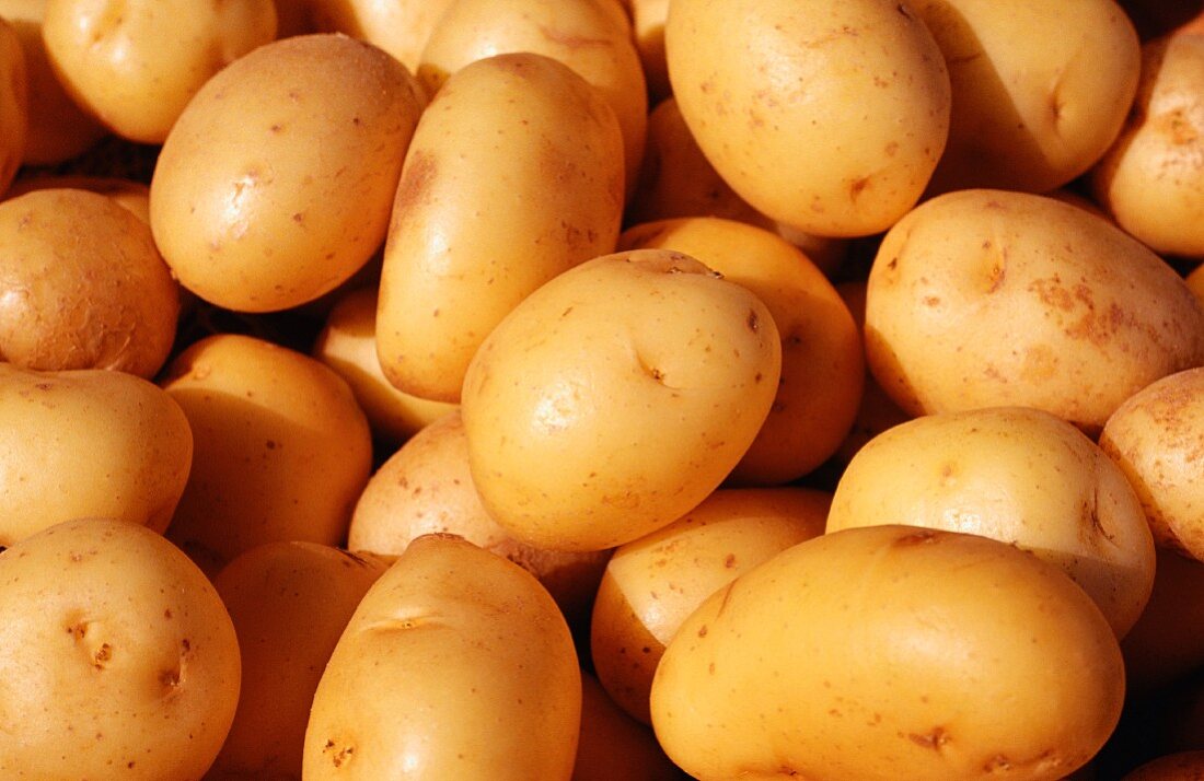 Viele Kartoffeln (bildfüllend)