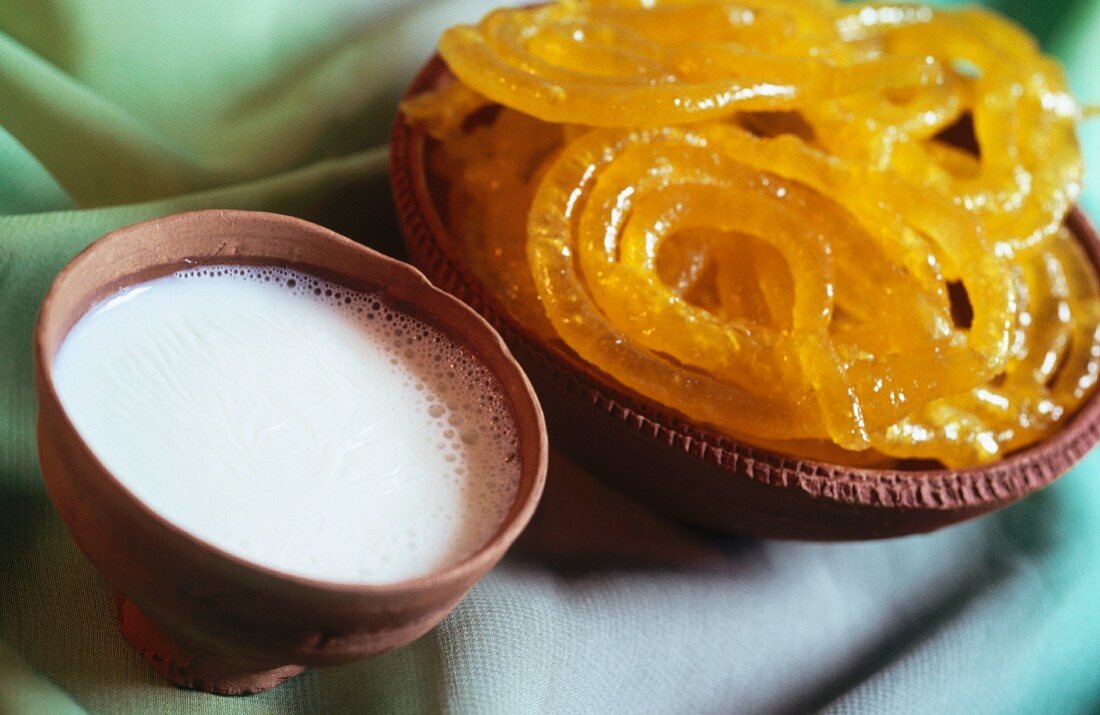 Milch und Jalebis (Indien)