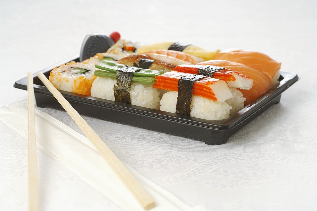 Sushi bento box to take away