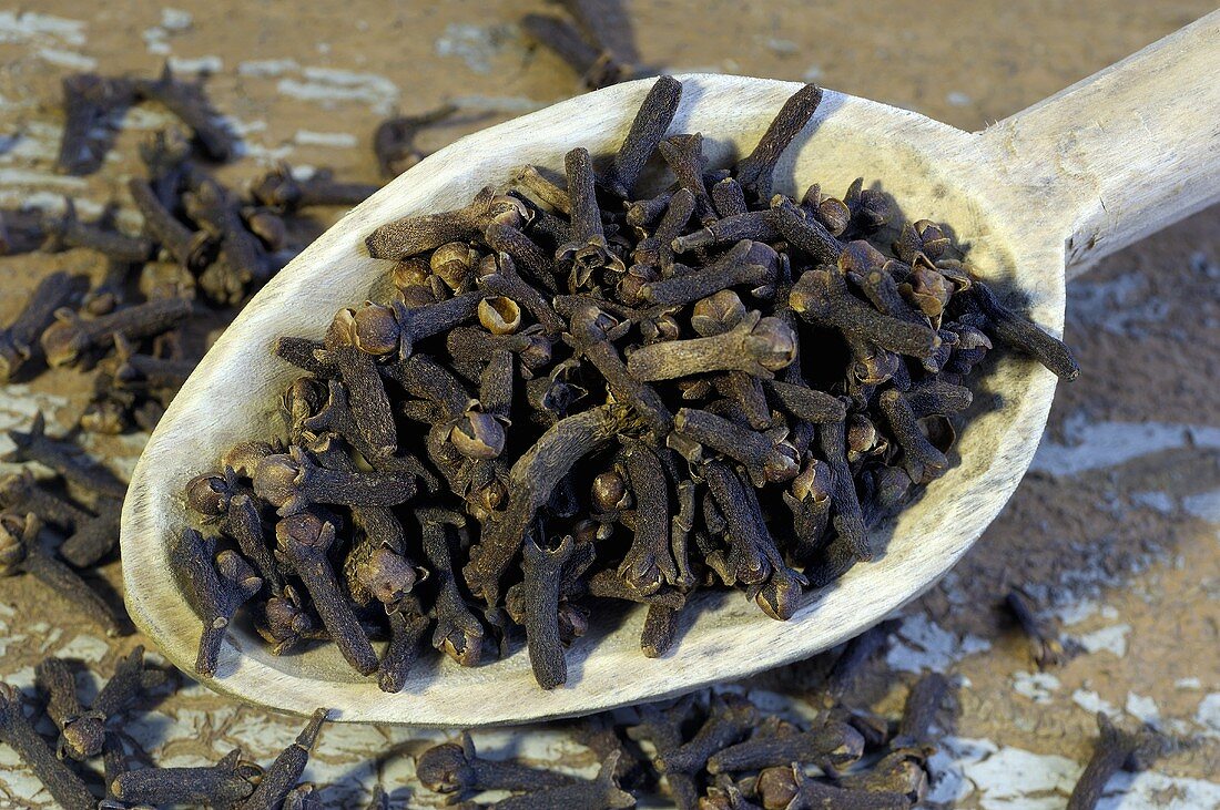 Cloves on a wooden spoon