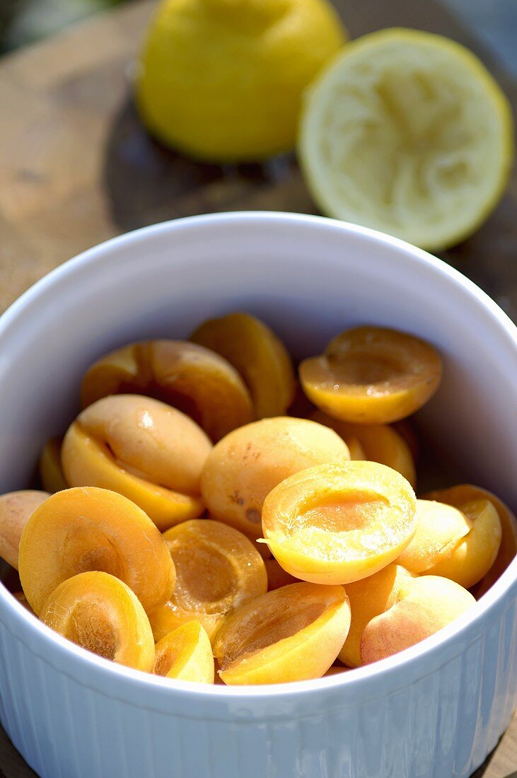 Halved and stoned apricots (for jam)