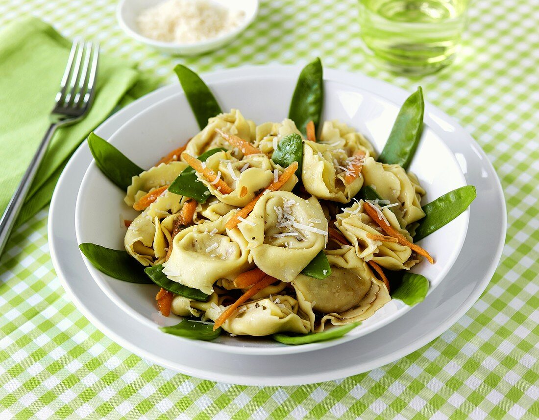 Tortellini with mangetout