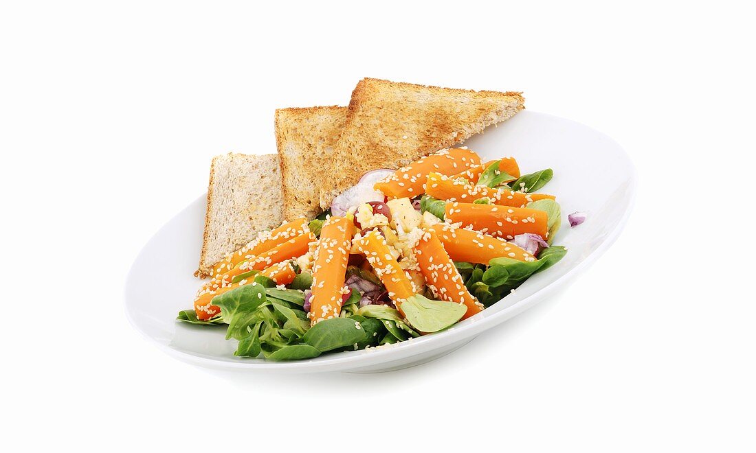 Salad with sesame carrots and toast triangles