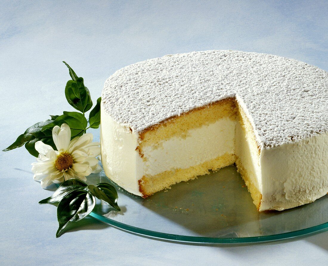 Sponge cake with cream cheese filling