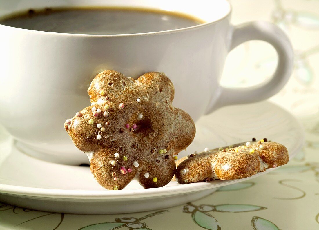 A cup of coffee with Lebkuchen (gingerbread)