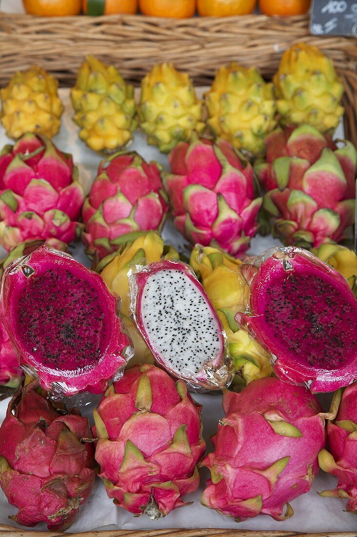 Rote und gelbe Pitahaya