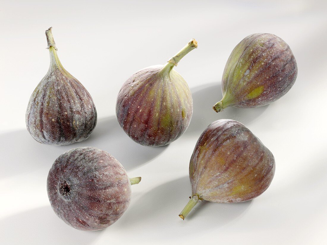 Five fresh figs