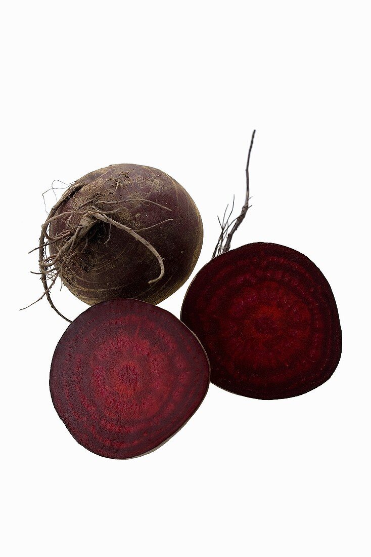 Whole and halved beetroot