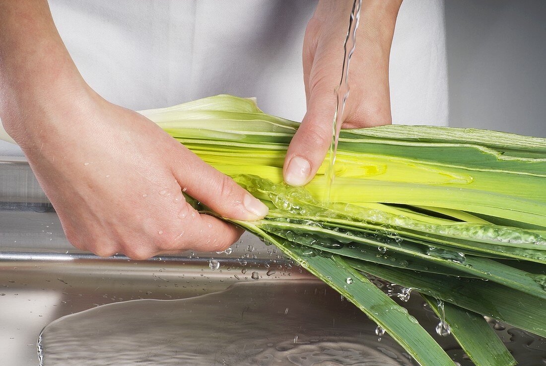 Washing a leek